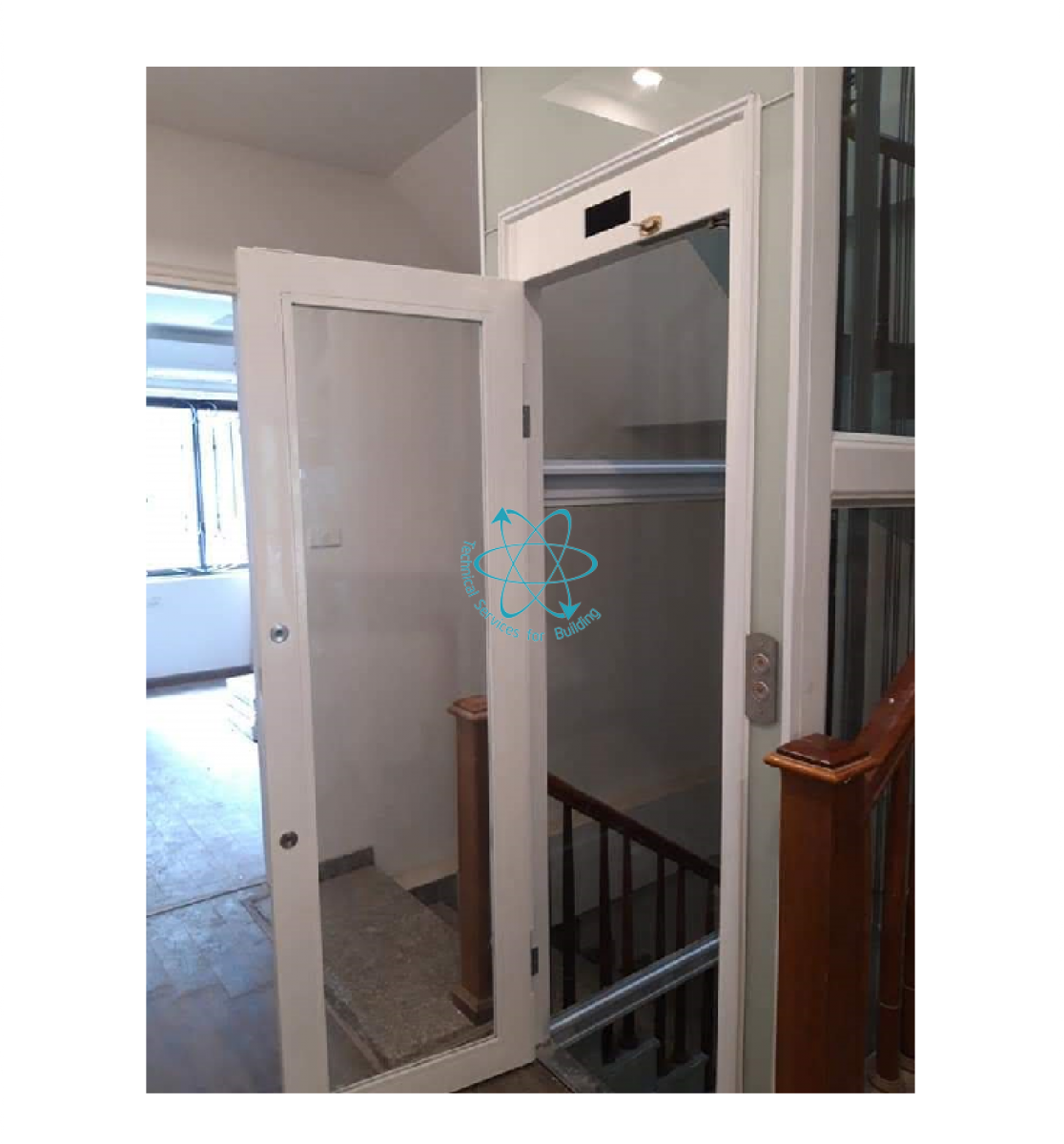 THANG GIA ĐÌNH CỬA MỞ TAY 